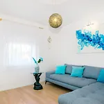 Blue Swan - - - Netflix Villa *