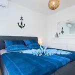 Blue Swan - - - Netflix Villa *