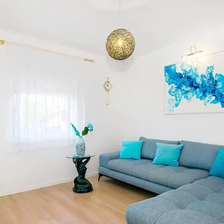 Blue Swan - - - Netflix Willa *