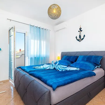 Villa Blue Swan - - - Netflix *