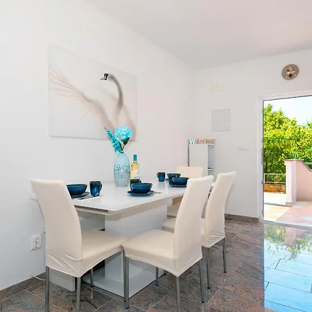 Blue Swan - - - Netflix Willa Pirovac