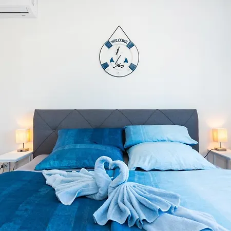 Villa Blue Swan - - - Netflix *