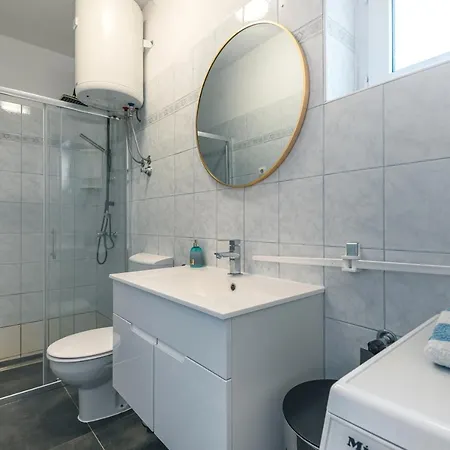 Blue Swan - - - Netflix Pirovac