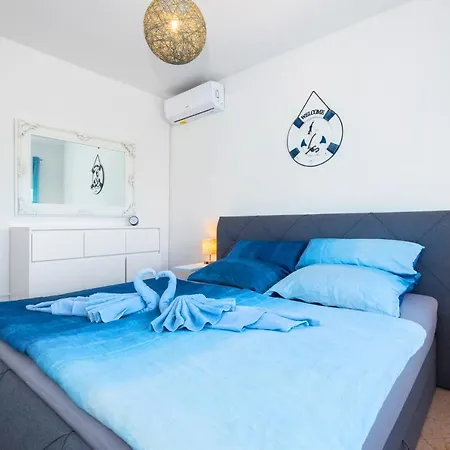 Blue Swan - - - Netflix Willa