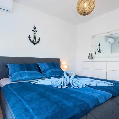 Blue Swan - - - Netflix Villa *