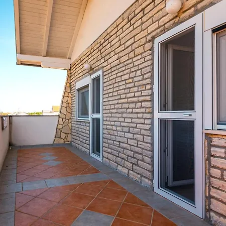 Вилла Blue Swan - - - Netflix *