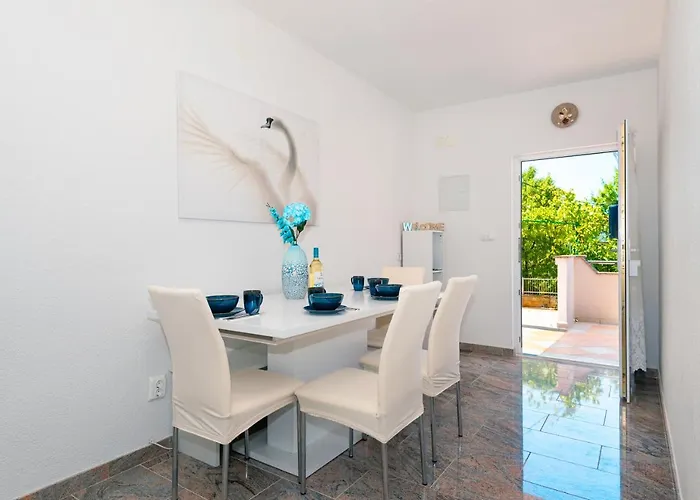 Blue Swan - - - Netflix Villa Pirovac