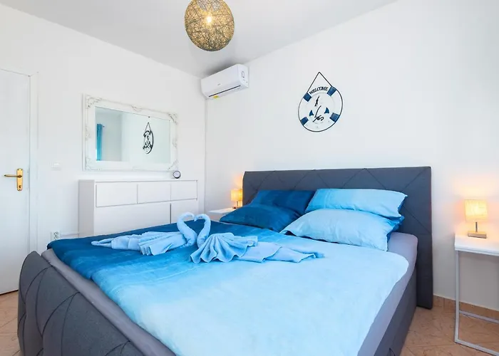 Blue Swan - - - Netflix Villa