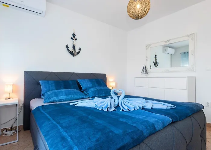 Blue Swan - - - Netflix Villa *