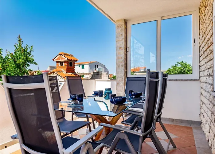 Villa Blue Swan - - - Netflix